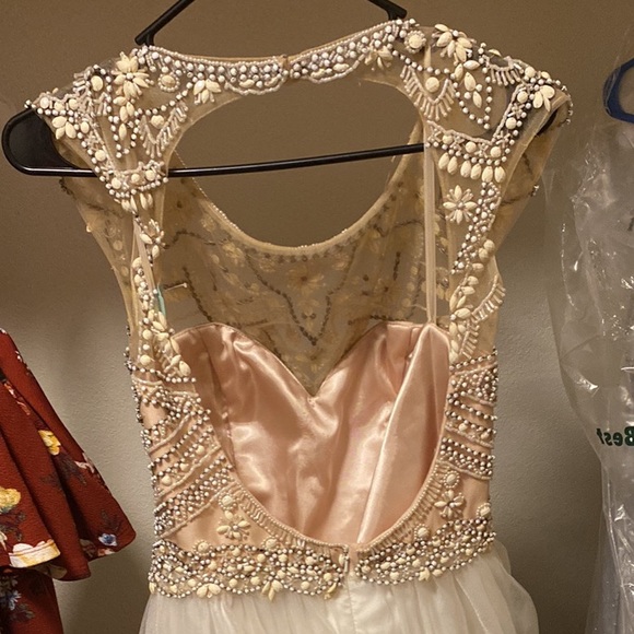 ‼️‼️LAST CHANCE‼️‼️ Size Ten Tan and White Prom Dress - Picture 3 of 5